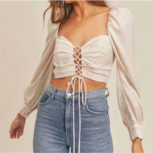 Long sleeve puffy shoulder front tie crop top